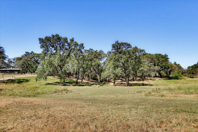 13909 Beyers Ln, Grass Valley, CA 95949