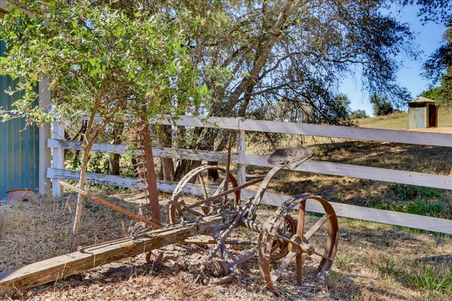 13909 Beyers Ln, Grass Valley, CA 95949