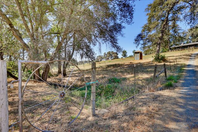 13909 Beyers Ln, Grass Valley, CA 95949