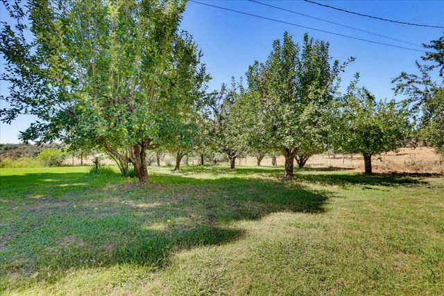 13909 Beyers Ln, Grass Valley, CA 95949