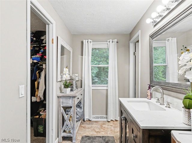 31773 N Roundhead Drive, Solon, OH 44139