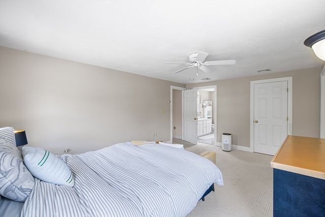 898 Main St, Wareham, MA 02576