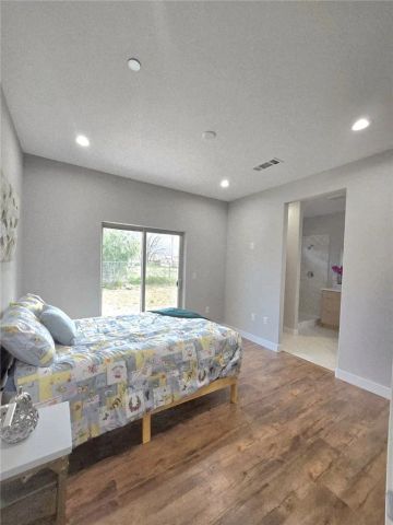 4858 W Avenue L2, Lancaster, CA 93536