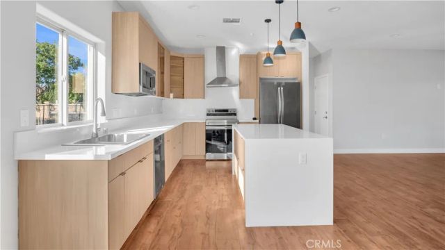 4858 W Avenue L2, Lancaster, CA 93536