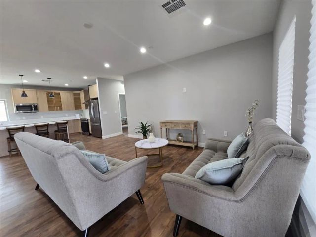 4858 W Avenue L2, Lancaster, CA 93536