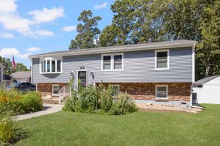 79 Reservoir St, Fall River, MA 02723