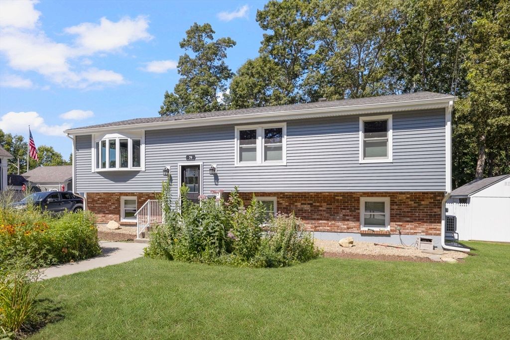 79 Reservoir St, Fall River, MA 02723