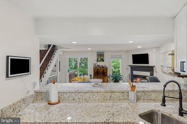1731 QUIETREE DR, Reston, VA 20194