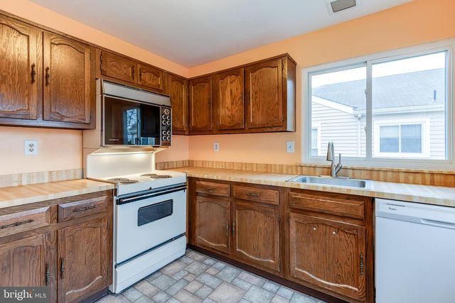 9 WESTMINSTER DR S, Southampton, NJ 08088