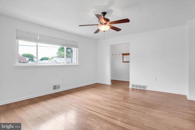 13 ROCKAWAY DR, Camp Hill, PA 17011