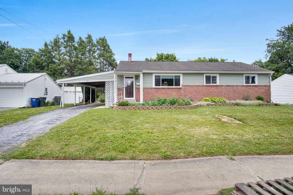 13 ROCKAWAY DR, Camp Hill, PA 17011