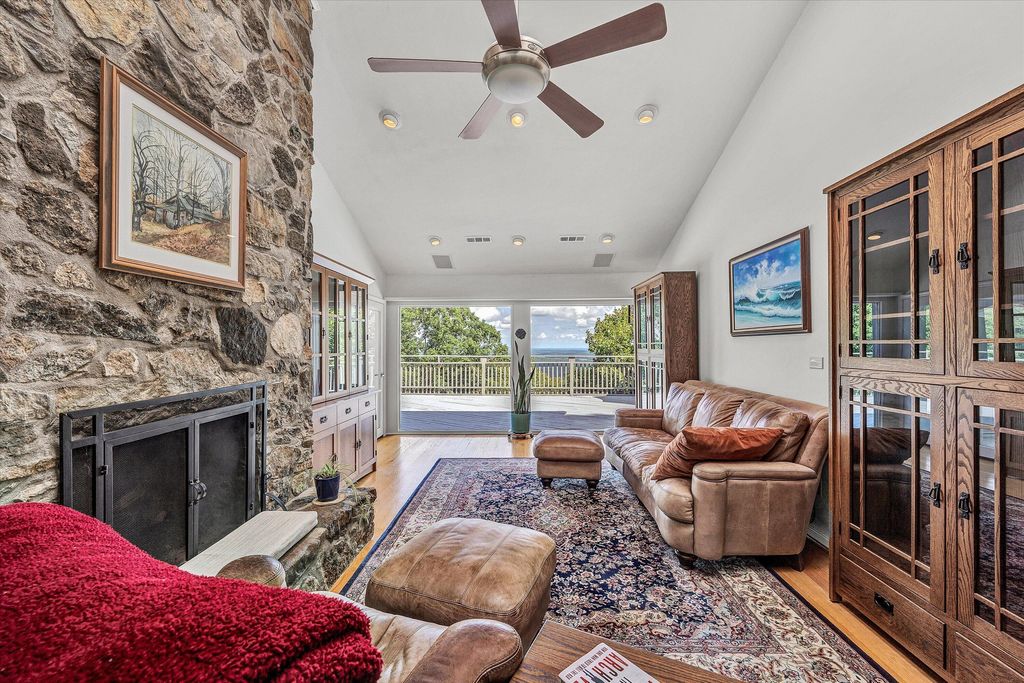 291 Windridge PKWY, Hardy, VA 24101