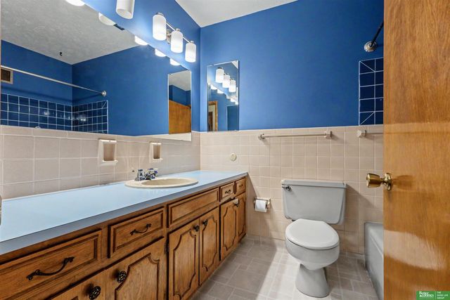 2132 E 10th Street, Fremont, NE 68025