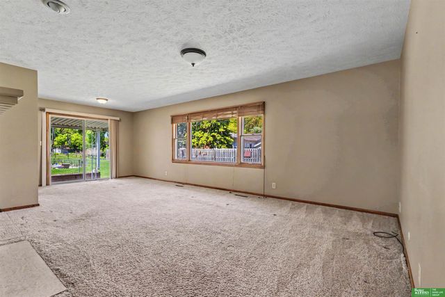 2132 E 10th Street, Fremont, NE 68025
