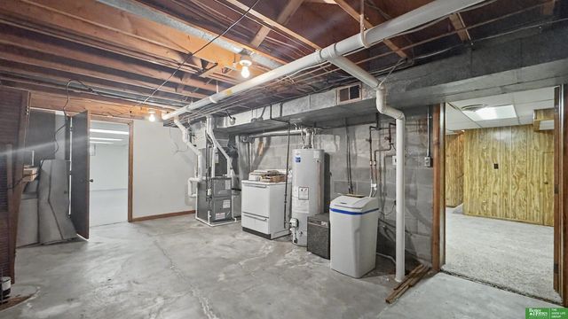 2132 E 10th Street, Fremont, NE 68025