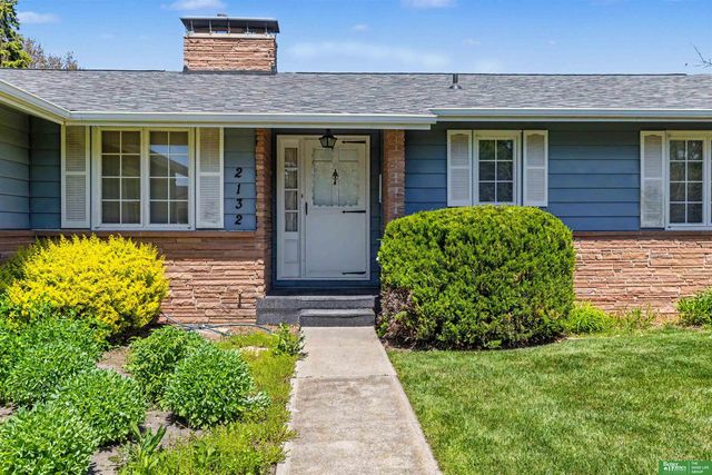2132 E 10th Street, Fremont, NE 68025