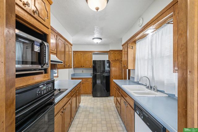 2132 E 10th Street, Fremont, NE 68025