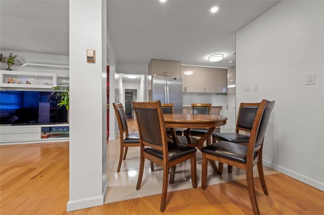 669 W Fingerboard Rd, Staten Island, NY 10305