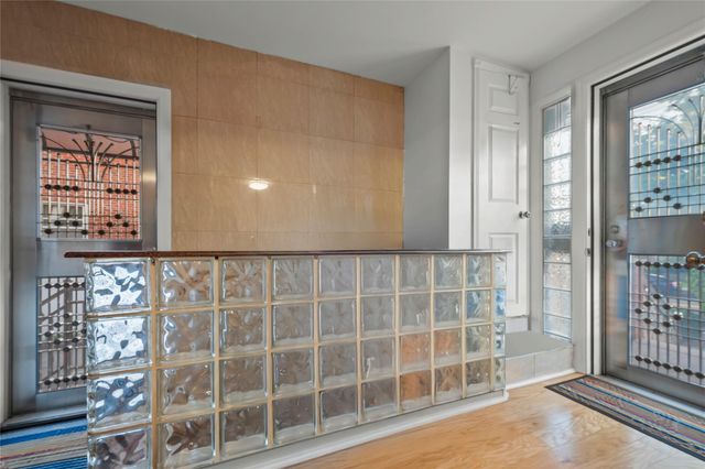 669 W Fingerboard Rd, Staten Island, NY 10305