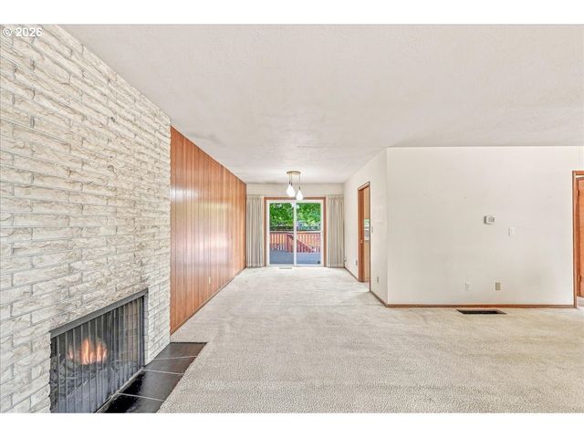 7525 Sw HILLCREST Pl, Beaverton, OR 97008