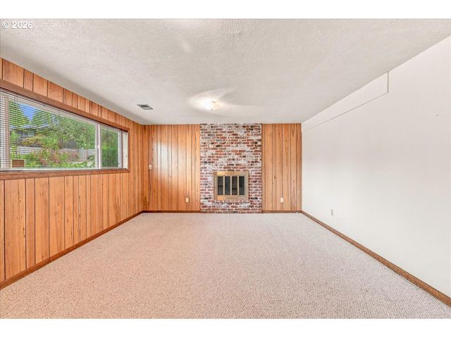 7525 Sw HILLCREST Pl, Beaverton, OR 97008