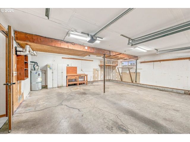 7525 Sw HILLCREST Pl, Beaverton, OR 97008