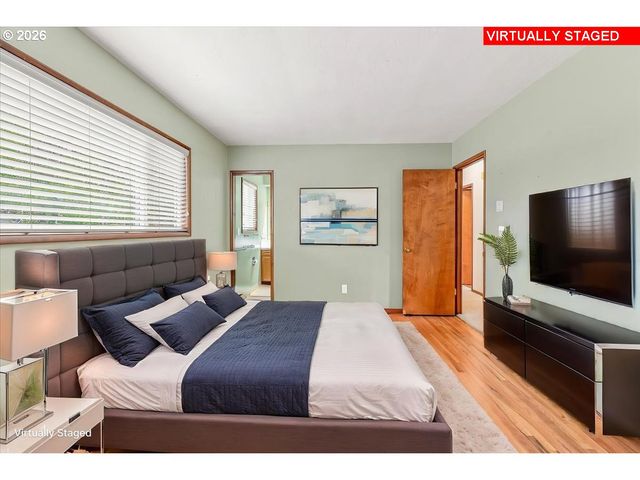 7525 Sw HILLCREST Pl, Beaverton, OR 97008
