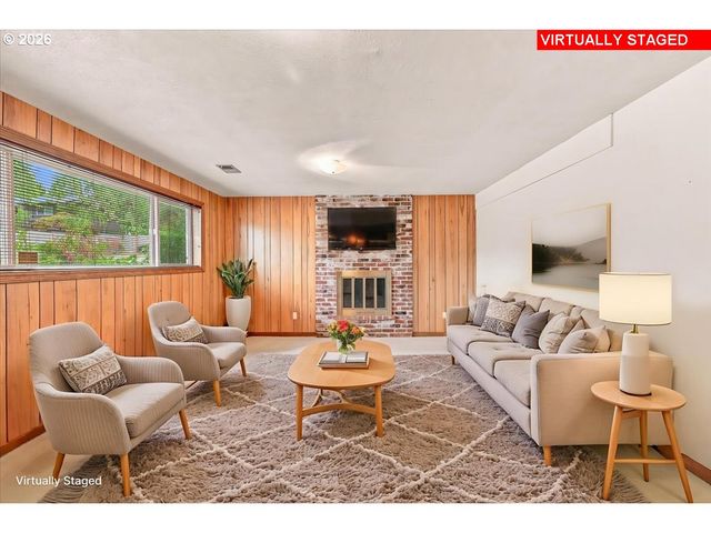 7525 Sw HILLCREST Pl, Beaverton, OR 97008