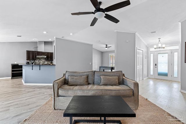 513 Sandy Oak Dr, Pensacola, FL 32506