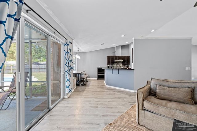 513 Sandy Oak Dr, Pensacola, FL 32506