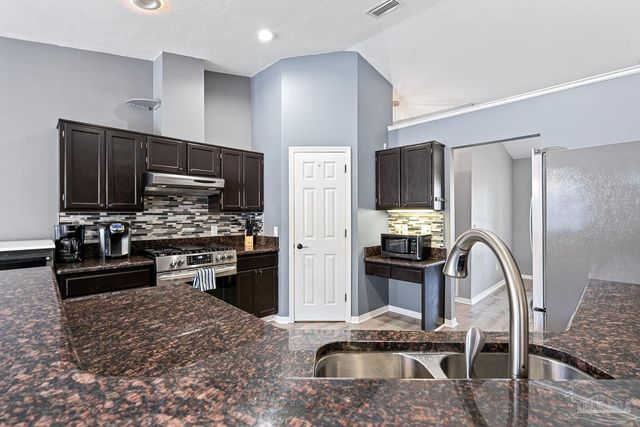 513 Sandy Oak Dr, Pensacola, FL 32506