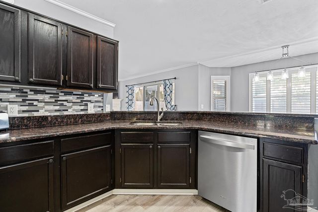 513 Sandy Oak Dr, Pensacola, FL 32506