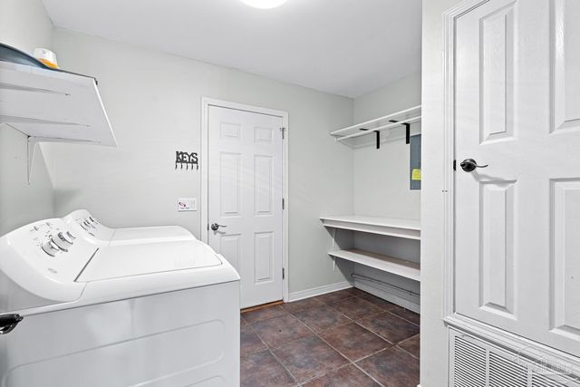 513 Sandy Oak Dr, Pensacola, FL 32506