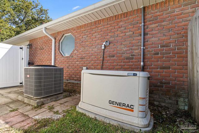 513 Sandy Oak Dr, Pensacola, FL 32506