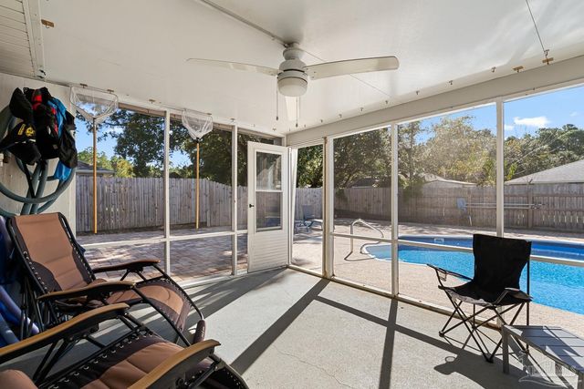 513 Sandy Oak Dr, Pensacola, FL 32506