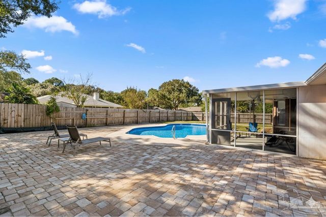 513 Sandy Oak Dr, Pensacola, FL 32506