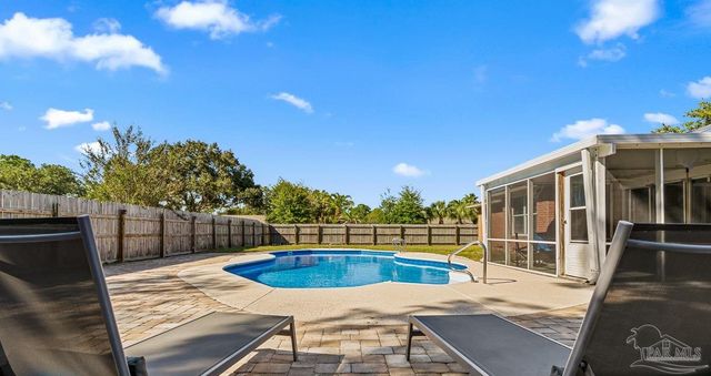 513 Sandy Oak Dr, Pensacola, FL 32506