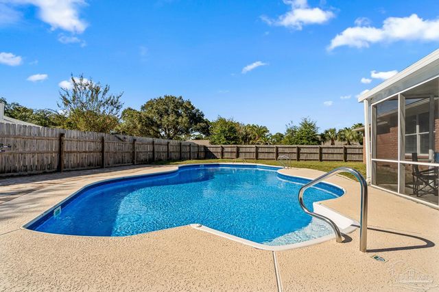 513 Sandy Oak Dr, Pensacola, FL 32506