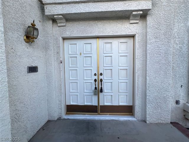 9448 Navy Blue Court, Las Vegas, NV 89117