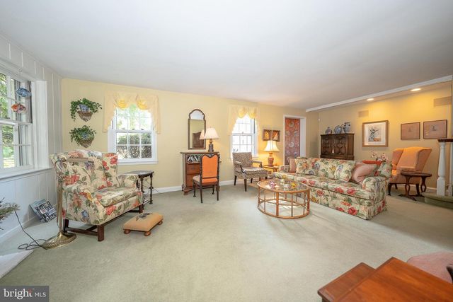 302 EARLES LN, Newtown Square, PA 19073