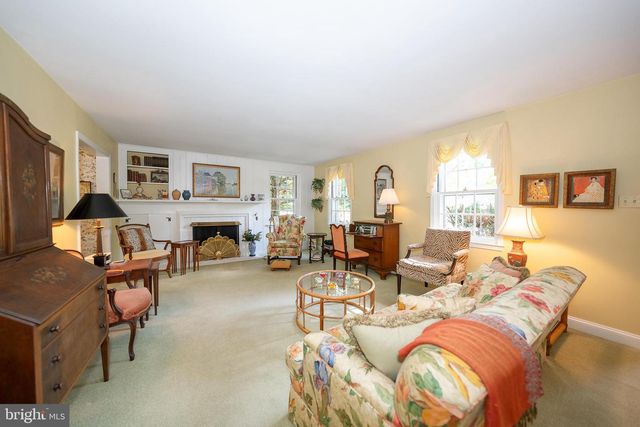 302 EARLES LN, Newtown Square, PA 19073