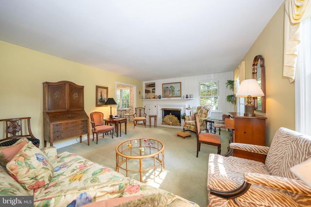 302 EARLES LN, Newtown Square, PA 19073