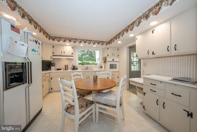 302 EARLES LN, Newtown Square, PA 19073