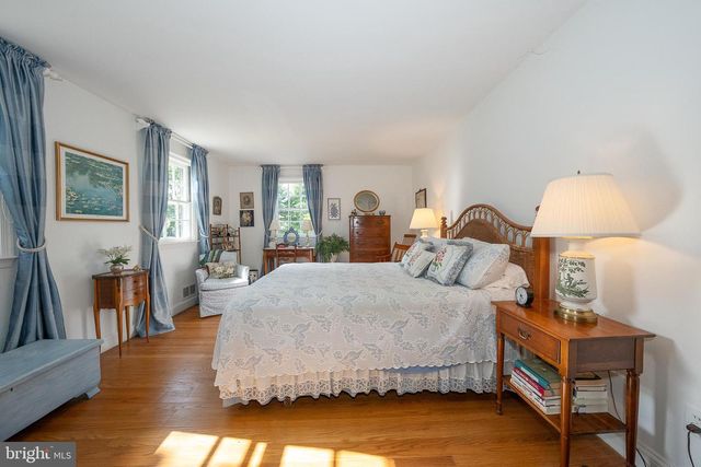 302 EARLES LN, Newtown Square, PA 19073