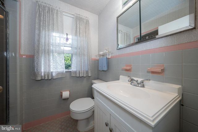 302 EARLES LN, Newtown Square, PA 19073