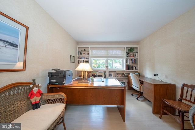 302 EARLES LN, Newtown Square, PA 19073