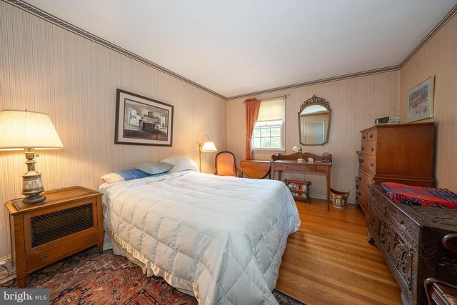 302 EARLES LN, Newtown Square, PA 19073