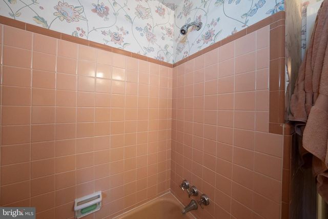 302 EARLES LN, Newtown Square, PA 19073