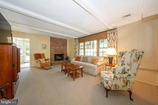 302 EARLES LN, Newtown Square, PA 19073