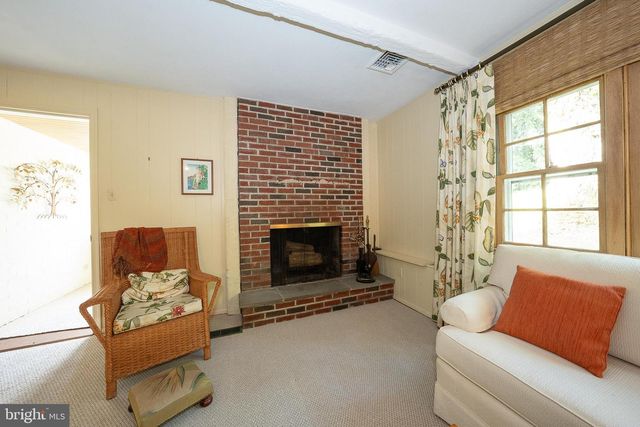 302 EARLES LN, Newtown Square, PA 19073